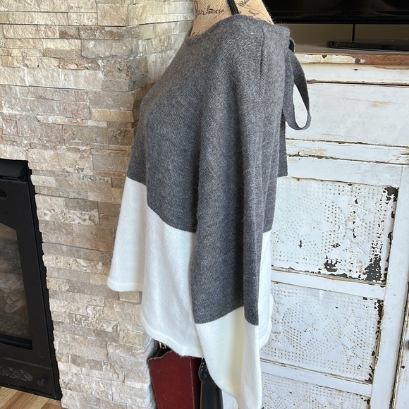 C+D+M patchwork color block knitted sweater gray cream tie in back keyhole - Picture 6 of 15